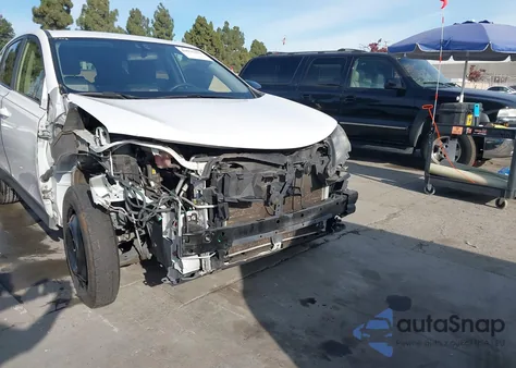 2015 Toyota Rav4 Le z USA, uszkodzony, nr VIN JTMZFREV1FJ032716